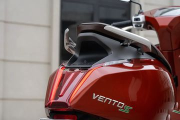 Thiết kế đuôi xe Vento có tạo hình mới lạ, tạo điểm nhấn ấn tượng cho tổng thể
