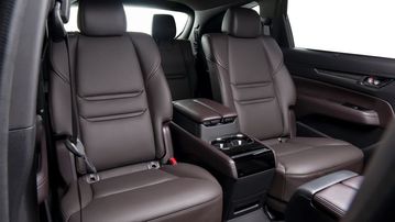 Riêng hàng ghế 2 trên phiên bản Premium AWD 6 chỗ bố trí 2 ghế độc lập theo kiểu thương gia 