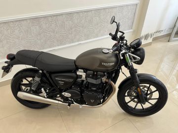 Triumph Speed Twin 900 2023 tựa như một chiếc du thuyền siêu tốc