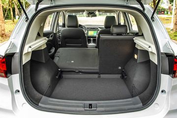 MG ZS 2023 có dung tích khoang hành lý đạt 359 lít ở mức tiêu chuẩn