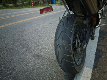 Tiger 900 Rally Pro sử dụng bộ lốp Pirelli Scorpion Rally- lốp xe chuyên dụng cho off-road