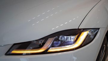 Hệ thống chiếu sáng của Jaguar F-Pace 2023 được ứng dụng công nghệ LED cao cấp