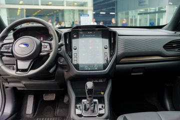 
Màn hình trung tâm 11.6 inch Full HD Cảm ứng, làm tăng nét hiện đại cho không gian xe Forester 2.5L
