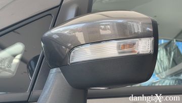 Gương chiếu hậu Ford EcoSport 2021 nay đã được tích hợp chức năng chỉnh/gập điện tiện lợi
