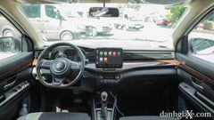 Bảng táp lô sang trọng với chi tiết ốp gỗ trên Suzuki Ertiga Sport