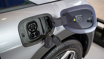 BYD Dolphin 2024 trang bị các chuẩn sạc phổ biến, dễ dàng sạc ở các trạm sạc công cộng