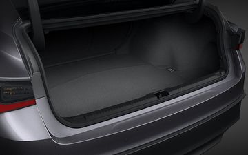 Khoang hành lý trên Lexus IS300 2024 Luxury cực kỳ rộng rãi, có thể chứa tới 3 túi golf cỡ lớn
