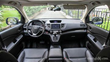 Nội thất khoang lái trên Honda CR-V 2015