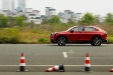 Hộp số e-CVT gồm một mô tơ phát điện để sạc điện cho pin khi cần thiết và hỗ trợ vận hành mô tơ kéo.