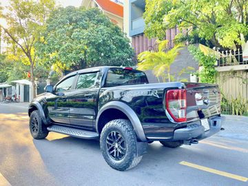 Được định vị là mẫu bán tải hiệu suất cao, Ford Raptor 2023 sở hữu diện mạo vô cùng bề thế và vững chãi