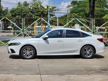 Hông xe Honda Civic 2023 tạo ấn tượng với các chi tiết dập nổi hút mắt