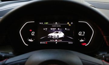 Bảng đồng hồ được nâng cấp lên thành một màn hình LCD kích thước 7 inch Virtual Cockpit