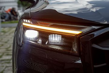 Đèn pha Audi Q7 2025 đã hiện đại hơn nhiều với công nghệ LED Matrix trở thành tiêu chuẩn