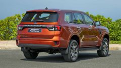 Ford Everest 2023 tạo ấn tượng với cụm đèn hậu full-LED dạng chữ L được đặt ngược