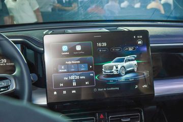 GAC GS8 2024 trang bị màn hình giải trí cảm ứng 14,6 inch tích hợp khá nhiều công nghệ