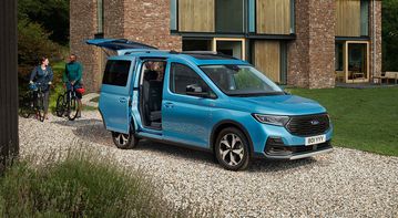 Ford Tourneo hướng đến phân khúc gia đình và dịch vụ vận tải.