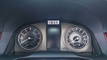 Cụm đồng hồ hiển thị những thông số kỹ thuật của xe