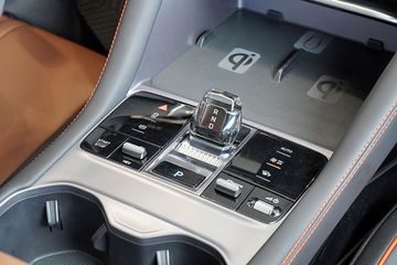 Người lái có thể tùy chỉnh nhiều chế độ EV/HEV bên cạnh 4 chế độ lái ECO/ Normal/ Sport/ Snow