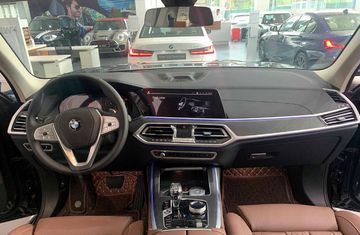 BMW X7 xDrive40i Pure Excellence 2023 được trang bị tiện nghi phong phú và cao cấp