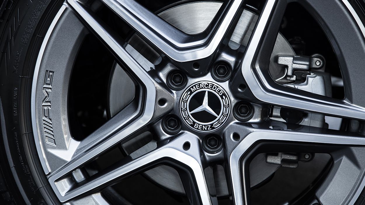 Cận cảnh Mercedes-Benz C180 AMG giá 1,499 tỷ đồng tại Việt Nam