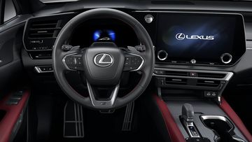 Vô lăng Lexus RX 2023 có thiết kế 3 chấu thể thao