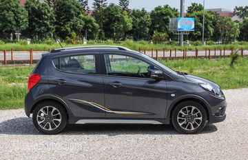 Thân xe Fadil cao cấp thể thao với thanh gá nóc