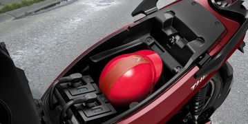 Cốp chứa đồ của Vinfast Theon có dung tích 17L