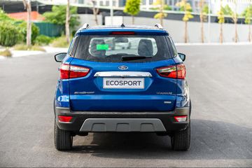 EcoSport với phần đuôi xe tiếp diễn phong cách thiết kế đơn giản
