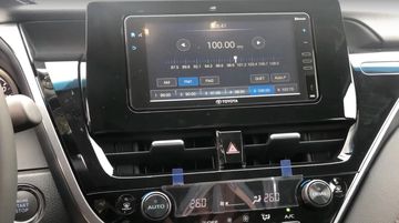Hệ thống giải trí trên bản 2.0G sử dụng màn hình cảm ứng 7 inch có hỗ trợ đầy đủ các kết nối Apple Carplay/ Android Auto/USB/Bluetooth