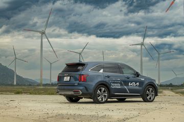 Đuôi xe trên Sorento PHEV không có quá nhiều sự thay đổi so với các biến thể còn lại.