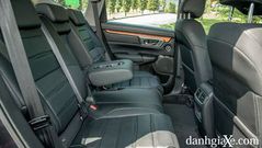 Hàng ghế thứ 2 sở hữu khoảng để chân khá rộng rãi và thoải mái