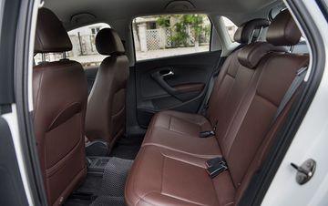 Ghế ngồi trên Polo được bọc da cao cấp và êm ái