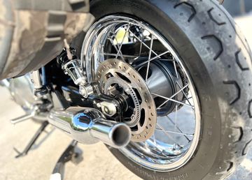 Bộ mâm xe 32 nan mang nét cổ điển làm tăng sự thoải mái khi vận hành