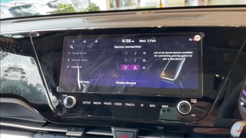 Các phiên bản Premium và Signature sở hữu màn hình kích thước 10.25 inch cỡ lớn