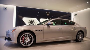 Phần hông xe Maserati Quattroporte 2024 được trang bị 3 lỗ thông gió cùng tay nắm cửa mạ crom