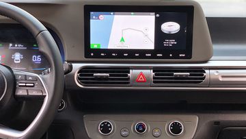 Hyundai Stargazer 2024 (trừ bản tiêu chuẩn) được trang bị màn hình giải trí cảm ứng kích thước 10.25 inch ở trung tâm