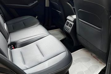 Haval Jolion 2025 trang bị hệ thống điều hòa tự động 2 vùng, có cửa gió cho hàng ghế sau