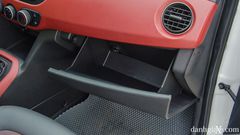 Hộc đựng đồ trên bảng táp lô