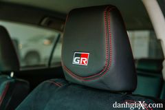 Logo GR-S trên tựa đầu phiên bản thể thao mới của Toyota Vios