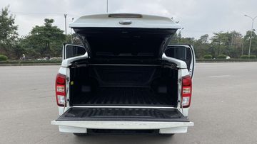 Thùng chở hàng trên mẫu bán tải có kích thước lần lượt là 1.495 x 1.530 x 490 mm