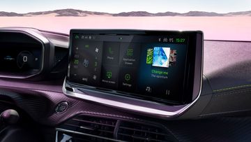 Hệ thống giải trí Peugeot 2008 2025 được nâng cấp màn hình cảm ứng trung tâm 10 inch , đi kèm kết nối Apple CarPlay và Android Auto không dây khá tiện lợi