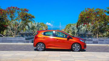 Thân xe Brio RS nổi bật với nhiều đường gân dập nổi