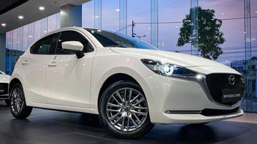Mazda 2 Sport có thiết kế trẻ trung, hiện đại với trần xe được nâng cao