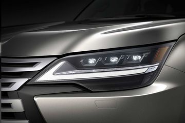 “Đôi mắt” sắc nét của Lexus LX600 2023 Urban
