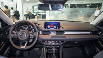Khoang lái Mazda 6 2024 vẫn duy trì những nét quen thuộc nhưng đã được tinh chỉnh