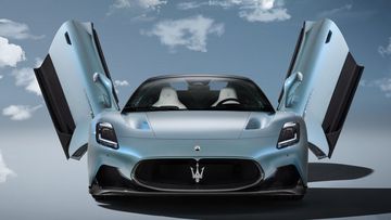 Cụm đèn trước full LED được bố trí 2 bên đầu xe