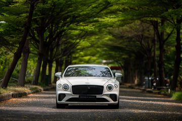 Mẫu xe Bentley đầu tiên được cấp giấy chứng nhận tính xác thực là Continental GT W12 siêu hiếm màu Glacier White/Imperial Blue