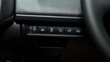 Toyota Camry 2025 đầy đủ các tính năng an toàn quan trọng