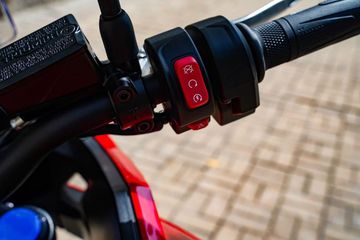 Triumph Tiger 660 Sport Touring 2023 sở hữu 2 chế độ lái Rain và Road