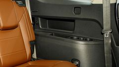 Hàng ghế thứ ba của Volkswagen Teramont có giá để cốc cho cả 2 hành khách